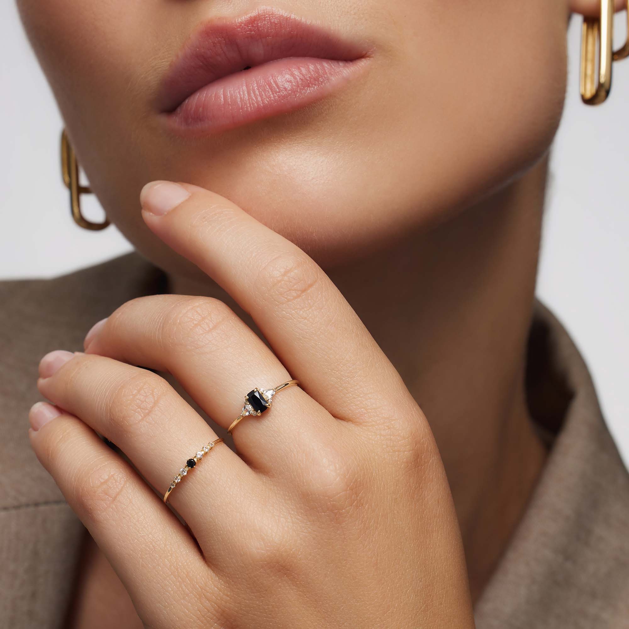 Pierścionek Black Spinel Baguette Ring | 14k Gold Elegance