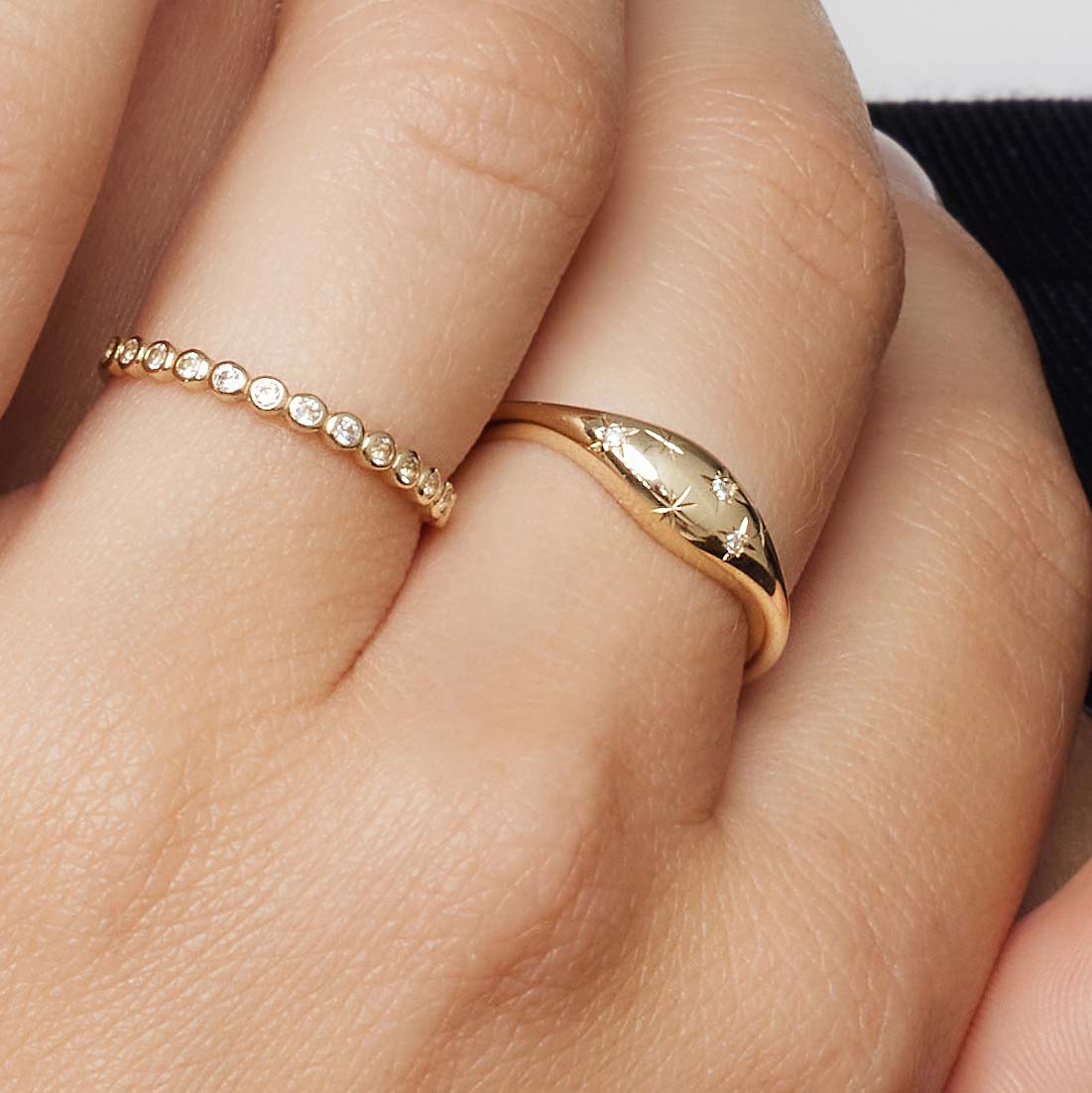 Elegancki pierścionek z 14-karatowego złota z diamentami